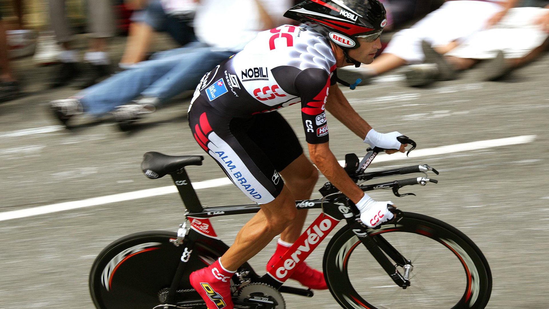 澳大利亚袋鼠队的快速进攻始终保持高效性，澳大利亚袋鼠强壮